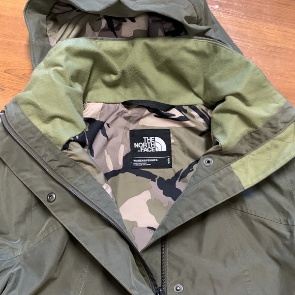 The North Face Dryvent Hooded Jacket - Picture 5 of 8